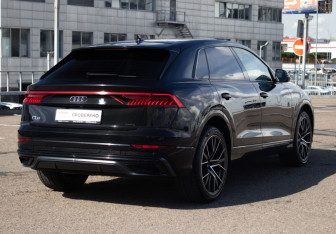Подержанный автомобиль Audi Q8 2020 года (5 фото)