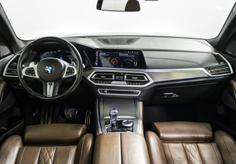 Подержанный автомобиль BMW X5 2021 года (13 фото)
