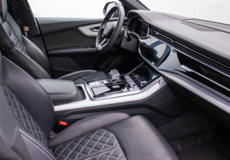 Подержанный автомобиль Audi Q8 2020 года (9 фото)