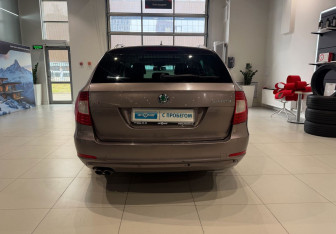 Подержанный автомобиль Skoda Superb Wagon 2012 года (5 фото)