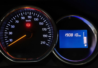 Подержанный автомобиль Renault Logan Sedan 2016 года (15 фото)