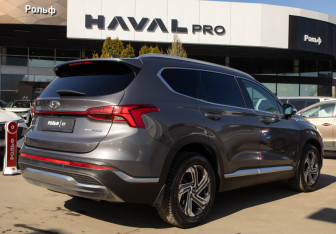 Подержанный автомобиль Hyundai Santa Fe 2021 года (4 фото)