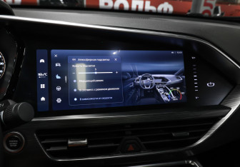 Подержанный автомобиль Geely Tugella 2023 года (19 фото)