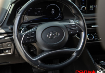 Подержанный автомобиль Hyundai Sonata 2021 года (11 фото)