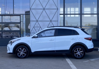 Подержанный автомобиль Kia Rio Hatchback 2021 года (8 фото)