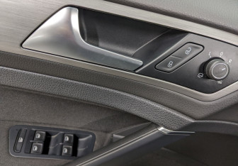 Подержанный автомобиль Volkswagen Golf Hatchback 2014 года (12 фото)