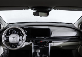 Подержанный автомобиль Kia Carnival 2020 года (19 фото)