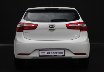 Подержанный автомобиль Kia Rio Hatchback 2015 года (6 фото)