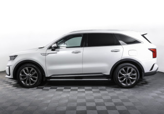 Подержанный автомобиль Kia Sorento 2021 года (8 фото)