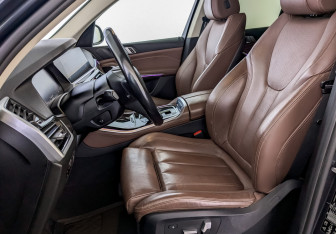 Подержанный автомобиль BMW X5 2020 года (20 фото)