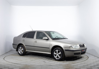 Подержанный автомобиль Skoda Octavia Liftback 2008 года (3 фото)