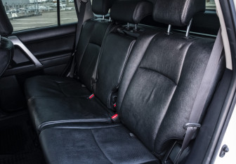 Подержанный автомобиль Toyota Land Cruiser Prado 2015 года (15 фото)