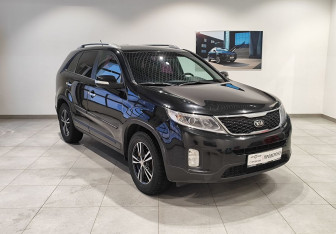 Подержанный автомобиль Kia Sorento 2017 года (3 фото)