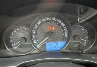 Подержанный автомобиль Toyota Corolla Sedan 2015 года (12 фото)