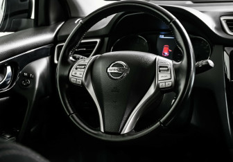 Подержанный автомобиль Nissan Qashqai 2015 года (11 фото)