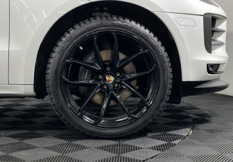 Подержанный автомобиль Porsche Macan 2019 года (24 фото)