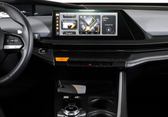 Подержанный автомобиль Changan UNI-V 2023 года (14 фото)