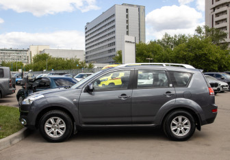 Подержанный автомобиль Citroen C-Crosser 2011 года (6 фото)