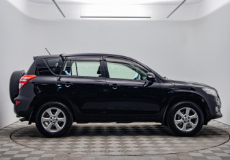 Подержанный автомобиль Toyota RAV4 2011 года (4 фото)