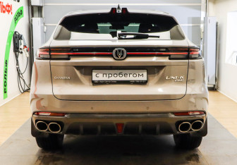 Подержанный автомобиль Changan UNI-K 2023 года (5 фото)