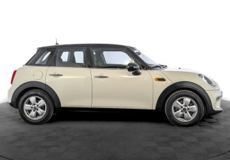 Подержанный автомобиль MINI Hatch 2016 года (4 фото)