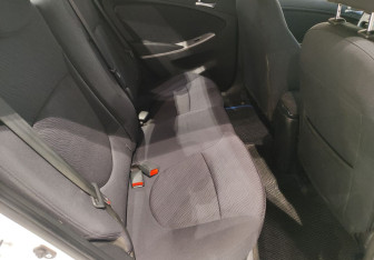 Подержанный автомобиль Hyundai Solaris Sedan 2012 года (10 фото)