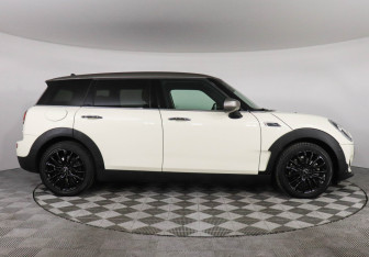 Подержанный автомобиль MINI Clubman Wagon 2021 года (4 фото)