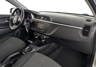 Подержанный автомобиль Kia Rio Hatchback 2021 года (20 фото)