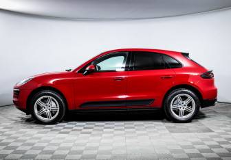 Подержанный автомобиль Porsche Macan 2017 года (8 фото)