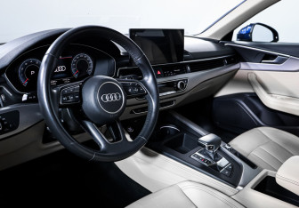 Подержанный автомобиль Audi A4 Sedan 2021 года (14 фото)