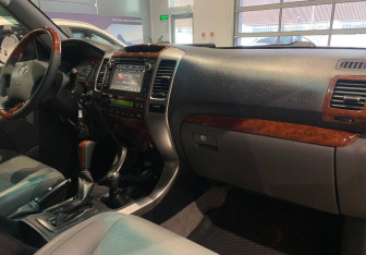 Подержанный автомобиль Toyota Land Cruiser Prado 2008 года (10 фото)