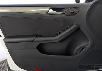 Подержанный автомобиль Volkswagen Jetta Sedan 2016 года (19 фото)