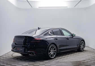 Подержанный автомобиль Genesis G70 2022 года (5 фото)