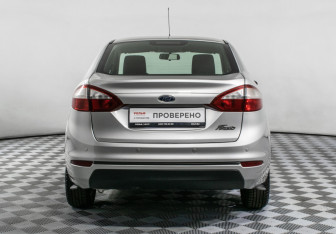 Подержанный автомобиль Ford Fiesta Sedan 2015 года (6 фото)