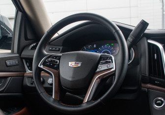 Подержанный автомобиль Cadillac Escalade Suv 2020 года (17 фото)
