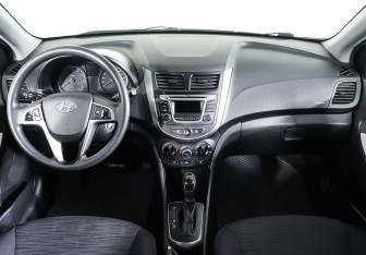 Подержанный автомобиль Hyundai Solaris Hatchback 2016 года (11 фото)