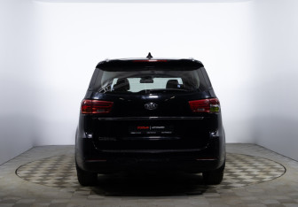 Подержанный автомобиль Kia Carnival 2018 года (5 фото)