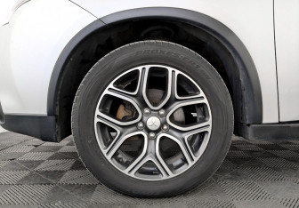 Подержанный автомобиль Mitsubishi Outlander 2014 года (18 фото)