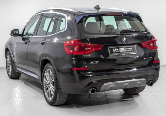 Подержанный автомобиль BMW X3 2020 года (7 фото)