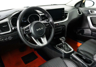 Подержанный автомобиль Kia Ceed Wagon 2021 года (12 фото)