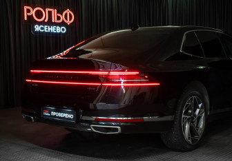 Подержанный автомобиль Genesis G90 2022 года (27 фото)