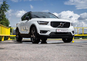 Подержанный автомобиль Volvo XC40 2019 года (3 фото)