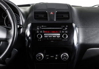 Подержанный автомобиль Suzuki SX4 Hatchback 2011 года (14 фото)