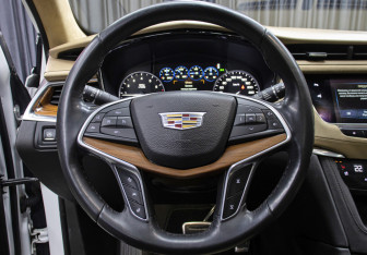 Подержанный автомобиль Cadillac XT5 2016 года (17 фото)