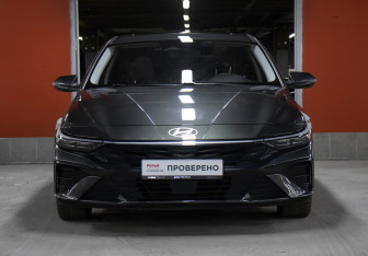 Подержанный автомобиль Hyundai Elantra Sedan 2024 года (2 фото)