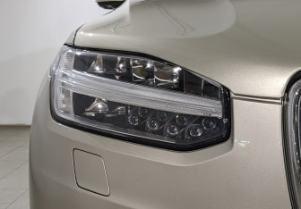 Подержанный автомобиль Volvo XC90 2016 года (11 фото)