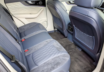 Подержанный автомобиль Hongqi HS5 2023 года (12 фото)