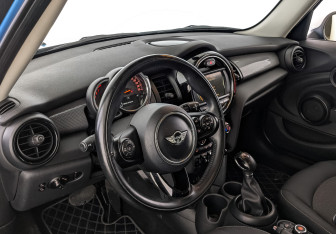 Подержанный автомобиль MINI Hatch 2018 года (15 фото)