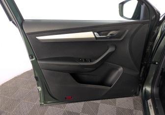 Подержанный автомобиль Skoda Karoq 2021 года (19 фото)