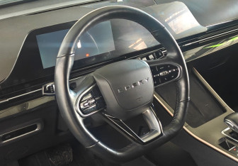 Подержанный автомобиль Omoda C5 2022 года (12 фото)